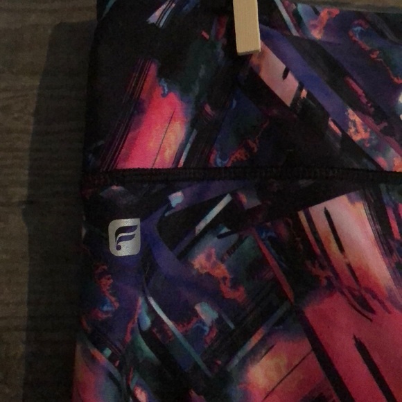 Fabletics Spectre Mid-Rise Printed PowerHold - Small - Picture 7 of 8